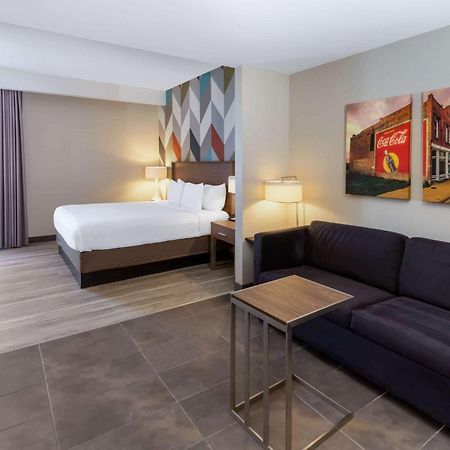 La Quinta Inn & Suites By Wyndham Tulsa Downtown - Route 66 Zewnętrze zdjęcie