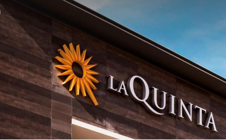 La Quinta Inn & Suites By Wyndham Tulsa Downtown - Route 66 Zewnętrze zdjęcie