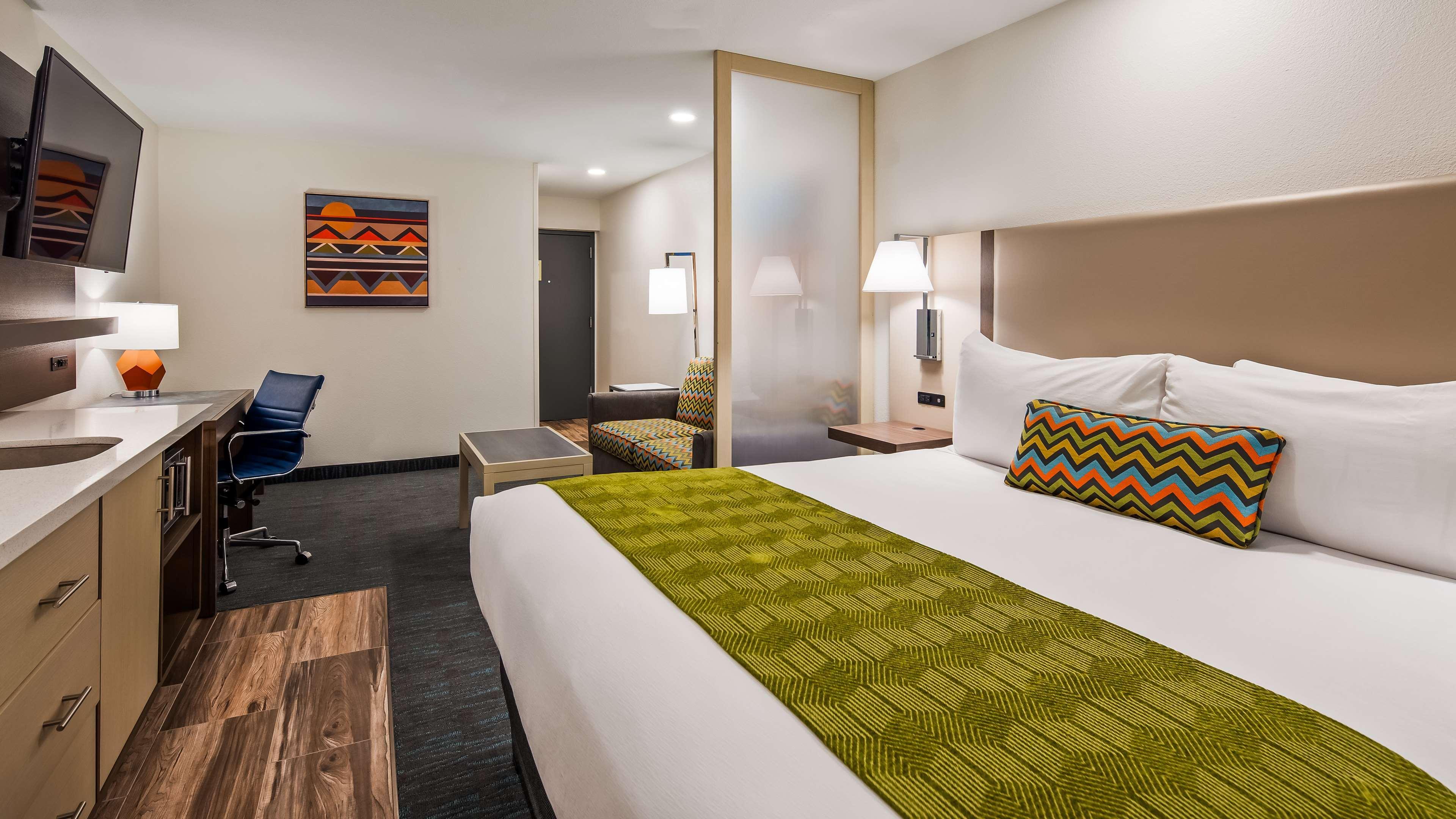 La Quinta Inn & Suites By Wyndham Tulsa Downtown - Route 66 Zewnętrze zdjęcie