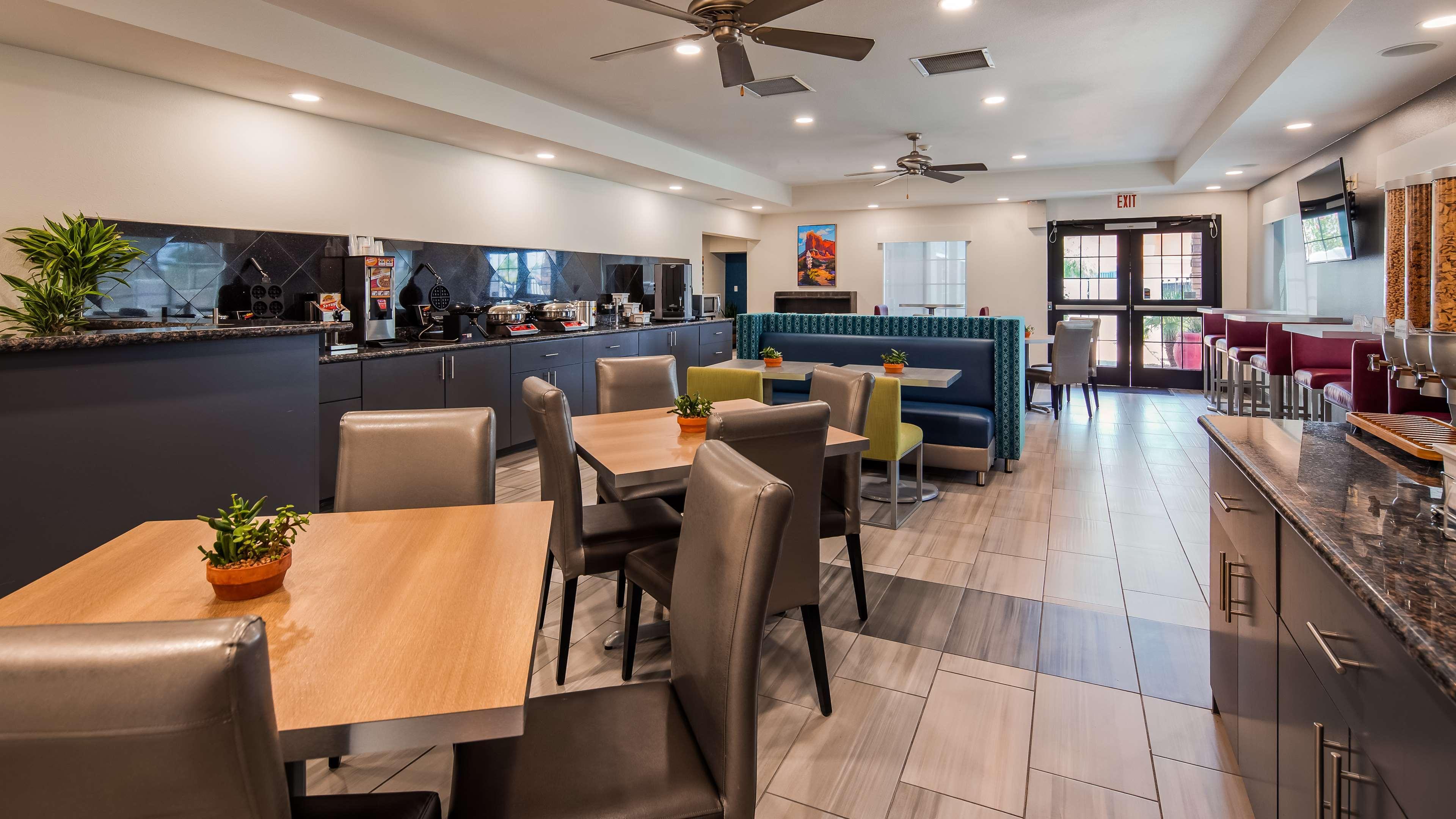 La Quinta Inn & Suites By Wyndham Tulsa Downtown - Route 66 Zewnętrze zdjęcie