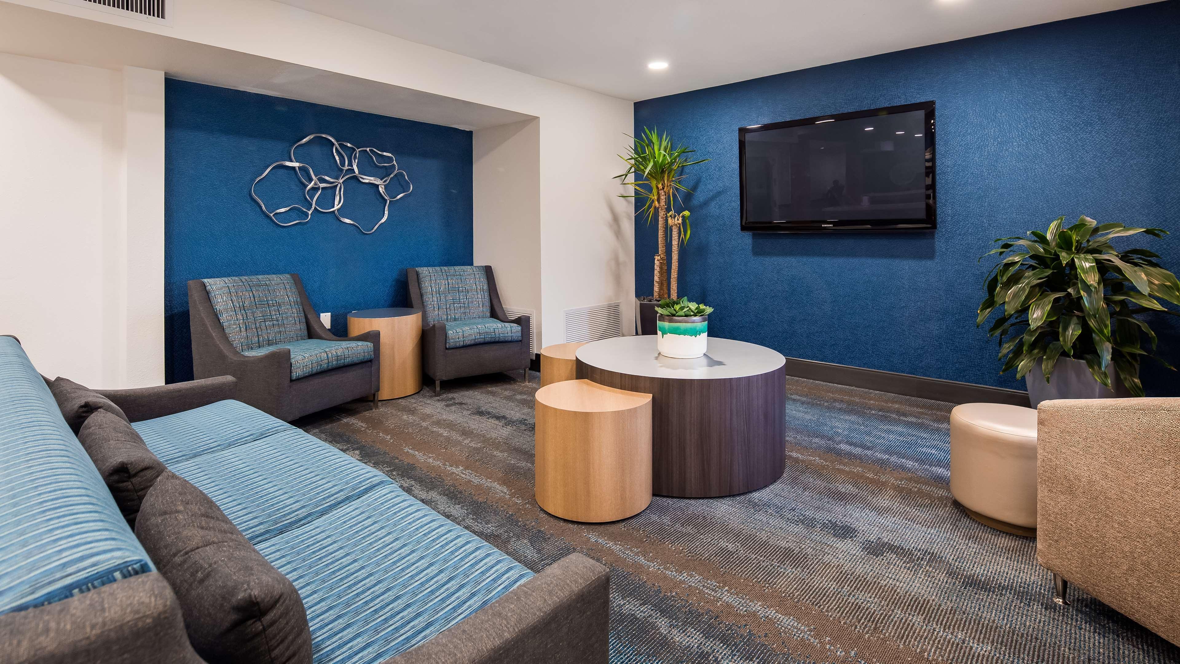 La Quinta Inn & Suites By Wyndham Tulsa Downtown - Route 66 Zewnętrze zdjęcie