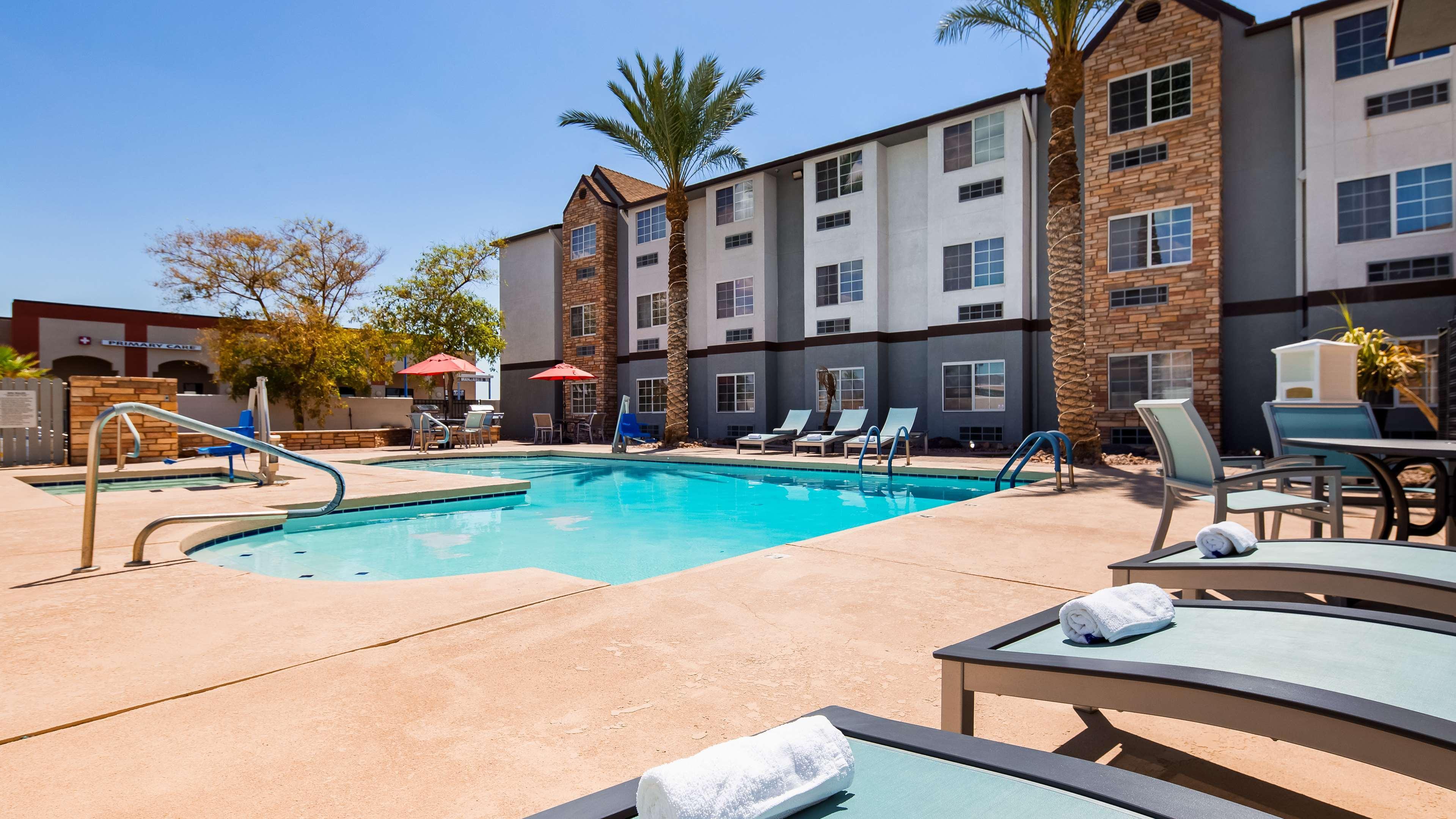 La Quinta Inn & Suites By Wyndham Tulsa Downtown - Route 66 Zewnętrze zdjęcie