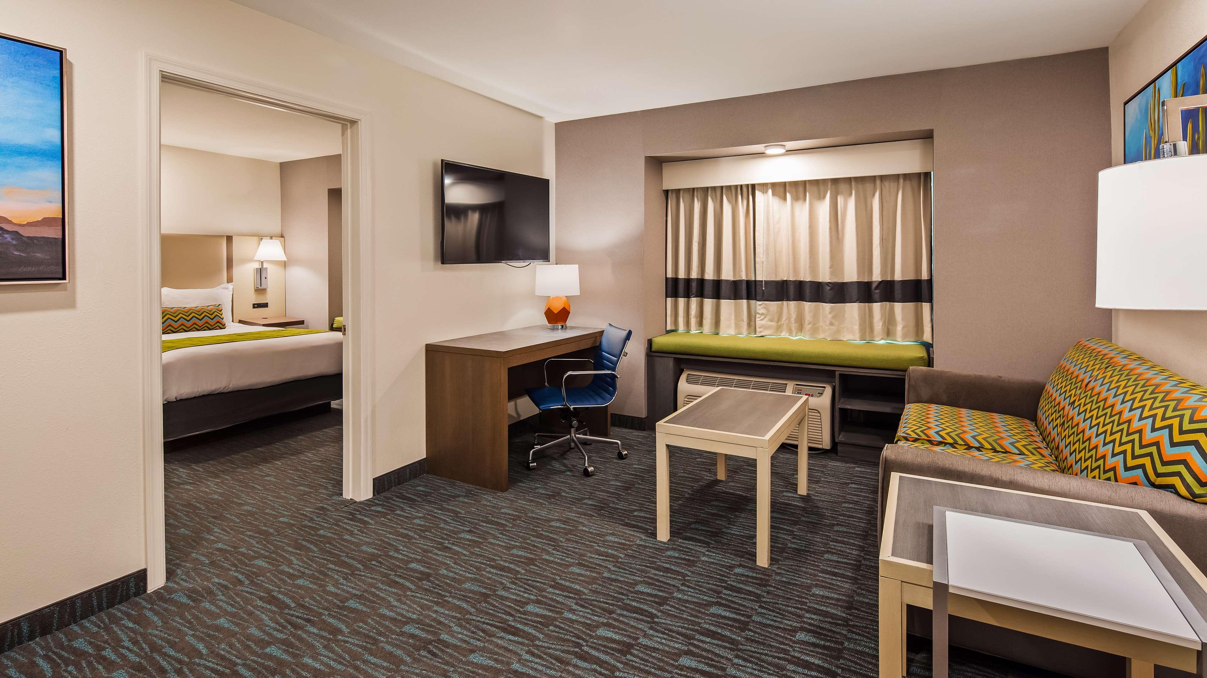 La Quinta Inn & Suites By Wyndham Tulsa Downtown - Route 66 Zewnętrze zdjęcie