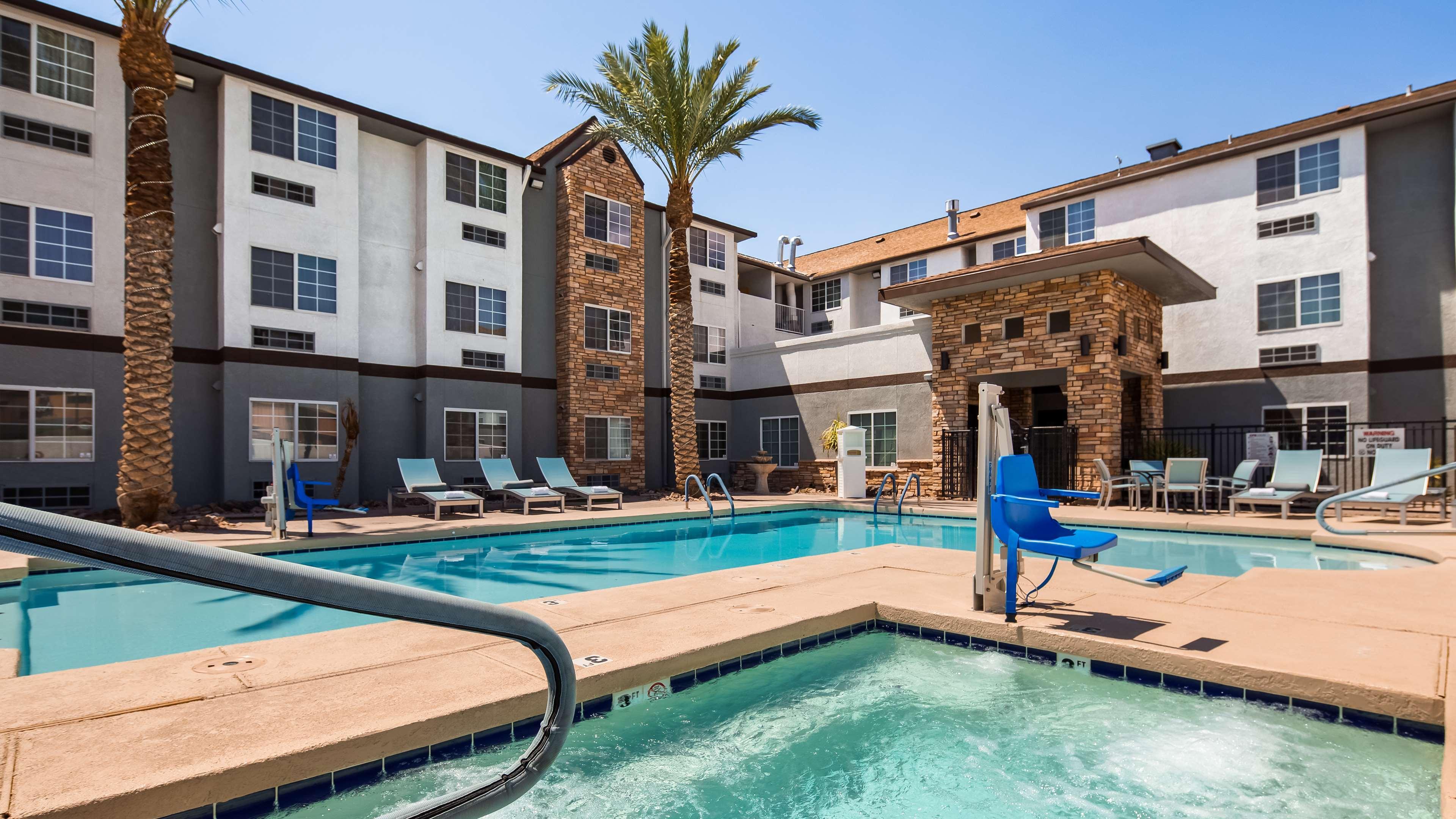 La Quinta Inn & Suites By Wyndham Tulsa Downtown - Route 66 Zewnętrze zdjęcie