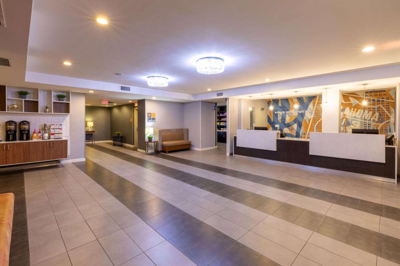 La Quinta Inn & Suites By Wyndham Tulsa Downtown - Route 66 Zewnętrze zdjęcie