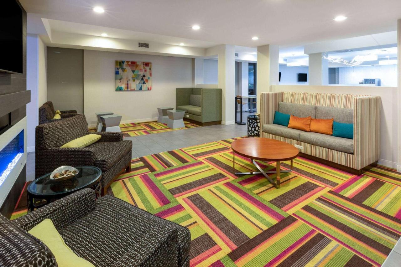 La Quinta Inn & Suites By Wyndham Tulsa Downtown - Route 66 Zewnętrze zdjęcie