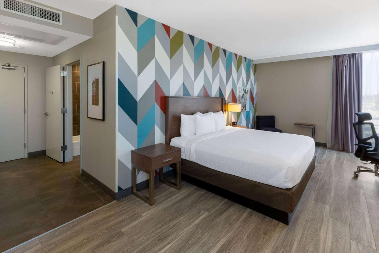 La Quinta Inn & Suites By Wyndham Tulsa Downtown - Route 66 Zewnętrze zdjęcie