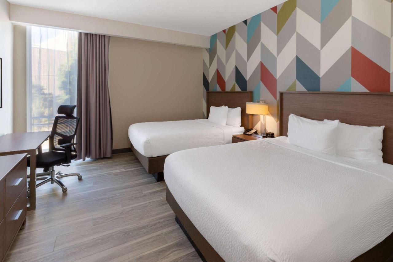 La Quinta Inn & Suites By Wyndham Tulsa Downtown - Route 66 Zewnętrze zdjęcie