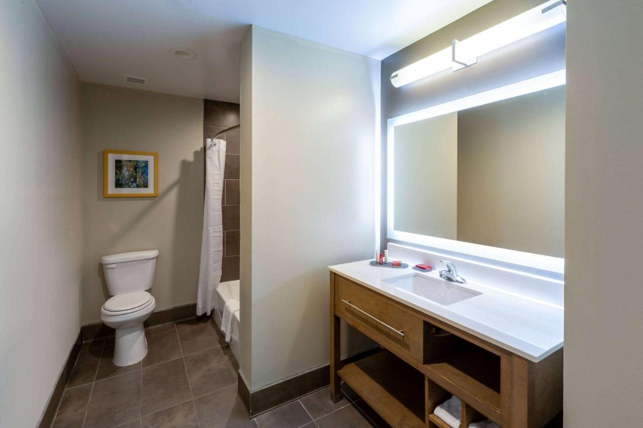 La Quinta Inn & Suites By Wyndham Tulsa Downtown - Route 66 Zewnętrze zdjęcie