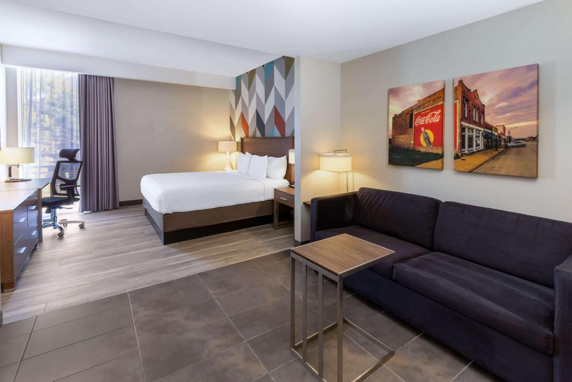 La Quinta Inn & Suites By Wyndham Tulsa Downtown - Route 66 Zewnętrze zdjęcie