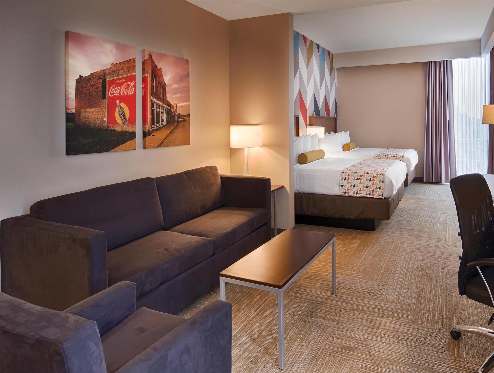La Quinta Inn & Suites By Wyndham Tulsa Downtown - Route 66 Zewnętrze zdjęcie