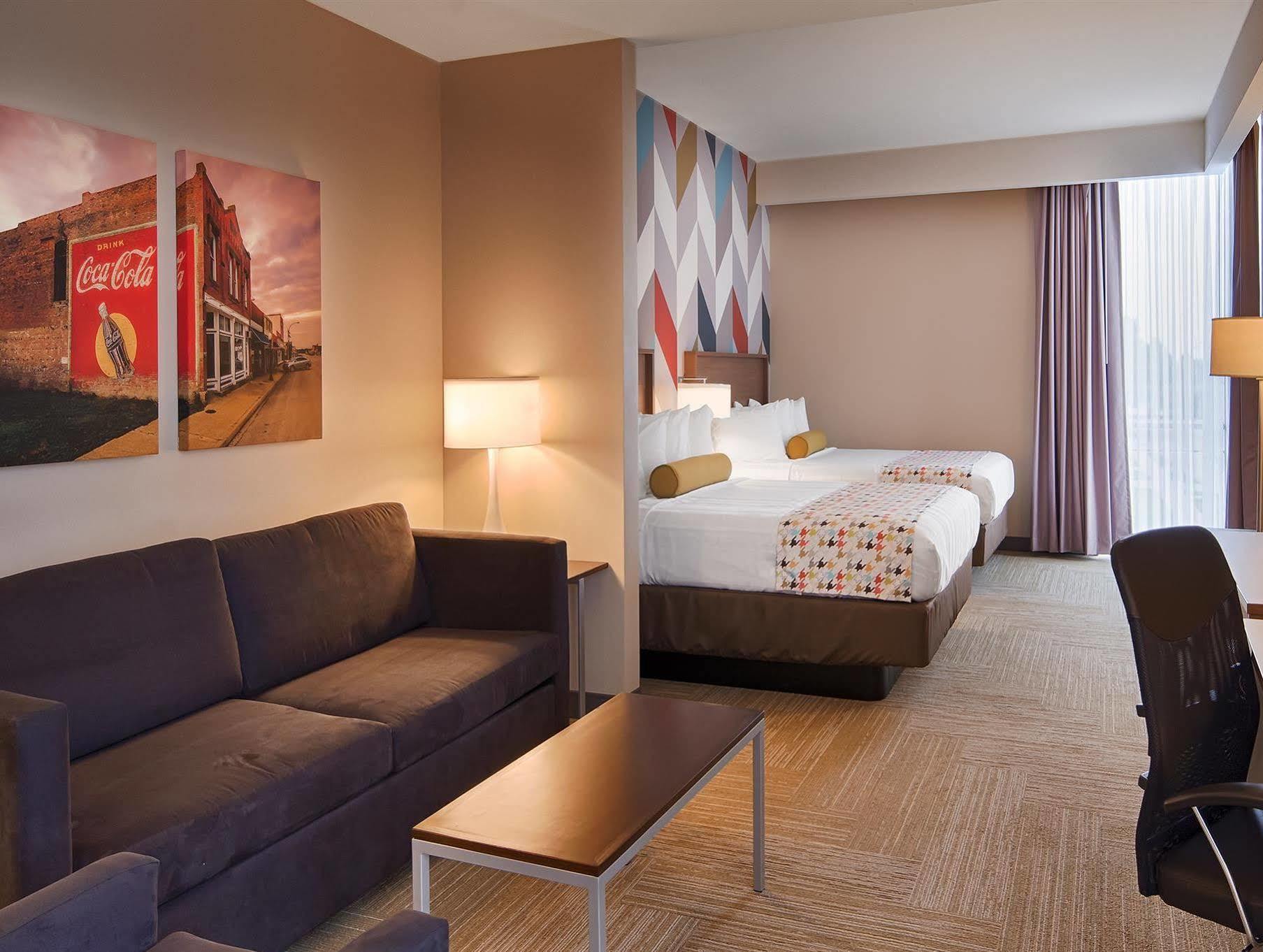 La Quinta Inn & Suites By Wyndham Tulsa Downtown - Route 66 Zewnętrze zdjęcie